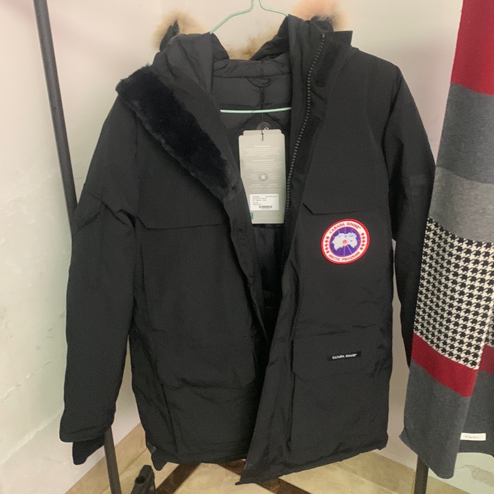 The 🛳️Canada goose black adventure hooded down jacket in the wardrobe